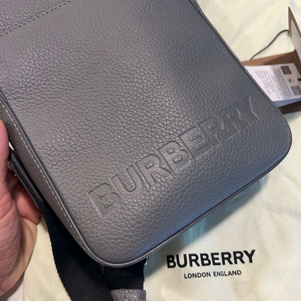 ⭐️ Burberry Thornton crossbody